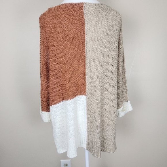 COLORBLOCK V-NECKKNIT SWEATER | STYLEOPTIONS Size Medium - Picture 8 of 13